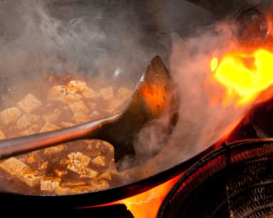 和・洋・中・焼肉と多彩な業態を展開しており、一つの会社で幅広いジャンルの調理技術を習得可能です。