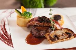 婚礼料理や洋食の調理経験を活かしつつ、当社で伝統的なフレンチの技法を用いた調理の技術を磨きませんか?