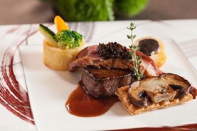 婚礼料理や洋食の調理経験を活かしつつ、当社で伝統的なフレンチの技法を用いた調理の技術を磨きませんか?