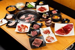 接客の極意とマネジメントスキルを手にしよう。手厚い研修と明確な昇格制度で、店長や本部職へ