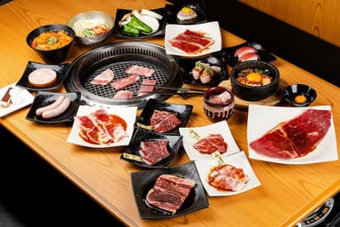 接客の極意とマネジメントスキルを手にしよう。手厚い研修と明確な昇格制度で、店長や本部職へ