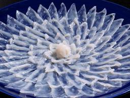 ランチ~宴会・会席、フルコースまで、名物の「フグ」を思う存分堪能できるお店です。