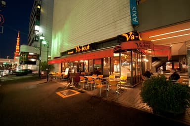 世界の食文化を熟知した輸入商社が手掛ける直営レストランで、高品質な食材や空間演出を学べます。