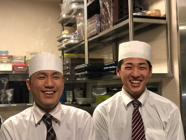 【完全週休2日制/月給40万円~】経験を“現場止まり”で終わらせない。 老舗和食ブランドのマネージャー候補|調理経験を活かして組織を動かす側へ
