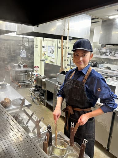 ブランド第一号店を、あなたの手で育てる。そのやりがいを全身で味わえる環境です。