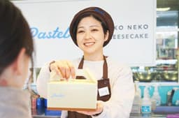 なめらかプリンでおなじみの『パステル』。かわいいスイーツに囲まれて働けます。