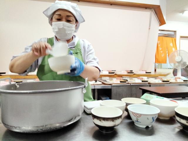 <月9~10日休み/年間休日112日◆福利厚生充実>九州を拠点に多角的な事業を展開する東証スタンダード上場グループ企業◎フードサービス事業でスタッフ募集中!