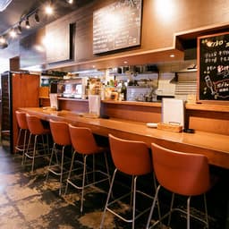 イチから手作りするこだわりの調理技術を習得し、既存メニューの改良や新メニュー開発に挑めます。