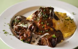 JR札幌駅直結!「赤クマ食堂」大丸札幌店が料理長候補を募集します。