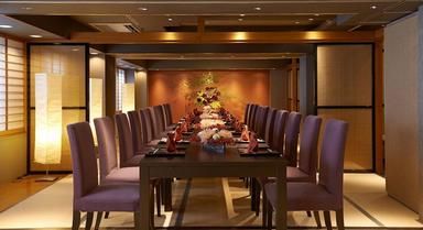 たたき上げの料理長のもと、しっかりとした和食の技術を学べます