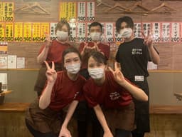 スタッフ同士の距離が近く、明るい雰囲気が魅力。チームで協力しながらお店づくりを楽しめます。