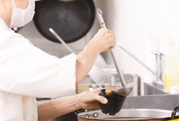 設立54年の安定した経営基盤があり、東海エリアに根ざした事業展開のため転勤なしで長く働ける環境です。