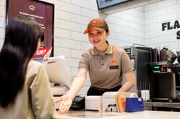 ここがあなたの新しい職場。世界的ブランドの一員として、お客様をお迎えしましょう。
