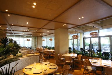 多業態を運営する企業のため、カフェからレストランまで希望や適性に合わせた幅広い調理経験を積めます。