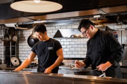 高たんぱく・低カロリーのおいしさを追求する『筋肉食堂』で、調理スタッフを募集!