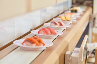 手厚い教育制度のもとでスキルに応じて段階的に成長でき、実務経験を活かして着実にスキルアップできます。