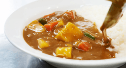 カレーハウスCoCo壱番屋の直営店で、接客・調理から人財育成や原価管理まで幅広く学べます。