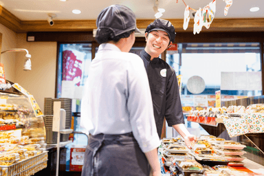 パートやアルバイトの方と協力して、店舗の売り上げをどう上げていくか、あなたの裁量で決まります