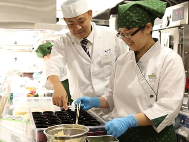 湯葉や豆腐を扱う和食ブランドで、丁寧な仕事を積み重ねられる環境です。