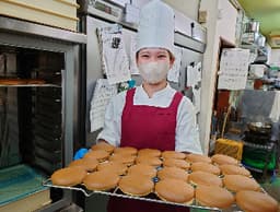ケーキ作りにじっくり向き合えます。月8日休み・実働8時間で、長く続けやすい環境です。
