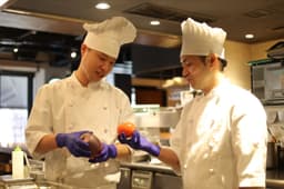 料理人自ら産地へ赴き、食材を厳選。食材本来の美味しさを最大限に引き出し、最高の一皿に仕上げます。