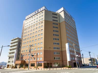 売上高400億円超の業界大手。全国350店舗以上の安定した基盤があり、将来を見据えて長く働けます。