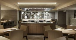 京都駅隣接の好立地で、通勤の利便性が非常に高く、天候に左右されず毎日スムーズに出勤することが可能です