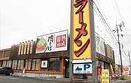ホールとキッチンの両方を網羅的に経験でき、店舗運営に関わる幅広いスキルが段階的に身につく環境です。