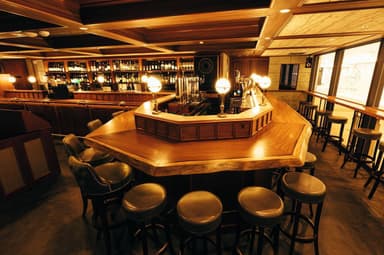 イタリアやフランスなど現地へ赴く研修制度を用意。机上の知識だけでなく五感で本物を学べる環境です。