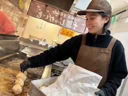 常連さんとの会話が楽しい、神戸の街に根ざしたあたたかいコロッケ店です。