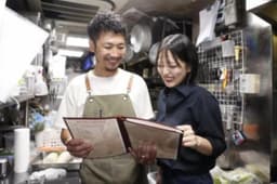 神保町の裏路地に佇む隠れ家ビストロが、あなたの新しい職場になります。