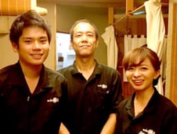 20~50代が活躍中。社員4名体制で支え合いながら、無理なく技術を磨けます。