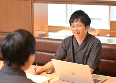 月給35万~50万円!転職回数や今までの業態経験は不問です。新たな風を吹かせていきましょう。