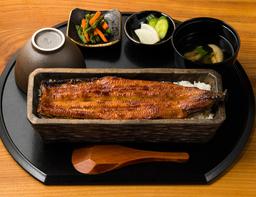 名古屋で人気の鰻料理専門店、全国に出店展開中!勢いのある企業でご活躍ください。