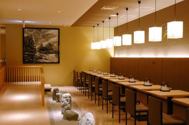 地下1800m、約1000万年前の地層から湧出した温泉が自慢の施設内レストランで調理スタッフを募集