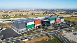 清潔で整った物流センター内の社員食堂。毎日決まった利用者に、温かい食事を届ける仕事です。