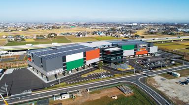 清潔で整った物流センター内の社員食堂。毎日決まった利用者に、温かい食事を届ける仕事です。