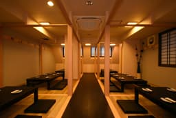 店舗運営やスタッフ教育だけでなく、調理やメニュー開発にも携わりスキルを磨ける環境が整っています。