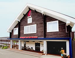 南紀白浜の広大なリゾート施設でフロント業務をはじめとするホテル運営全般のスキルが身につきます。