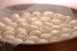 未経験歓迎!「老祥記」の豚饅の確かな味は、確かな技術があってこそ。熟練の技をイチからお教えします。