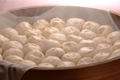 未経験歓迎!「老祥記」の豚饅の確かな味は、確かな技術があってこそ。熟練の技をイチからお教えします。