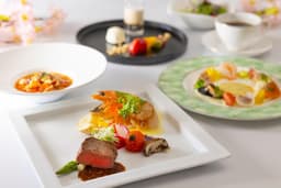 婚礼や宴会など“特別な一日”を支える料理に携われる環境です。