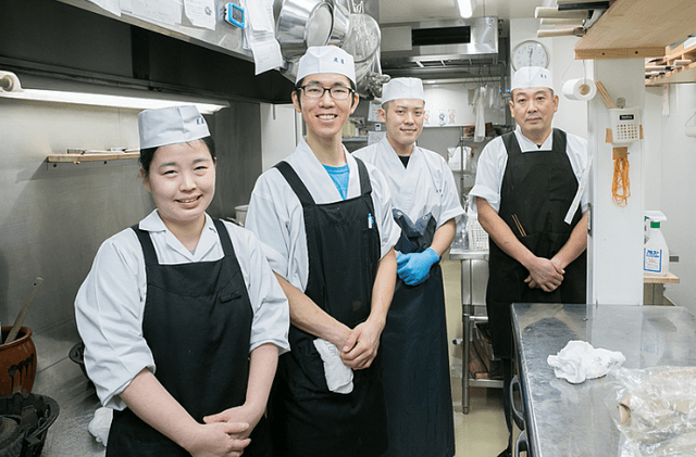 【月給25万~35万円/月8日休み】創業100年超の老舗『炭屋旅館』で、料理人としての基礎から応用までを実践で習得◎将来の独立やスキルアップにも最適な環境★