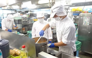 山崎製パングループの安定した環境で、調理経験を次のキャリアへ。