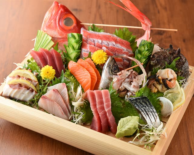20~30代が中心の活気あるキッチン!あなたのアイデアが看板メニューになるチャンスも◎チームで店を創るやりがいを実感しませんか?賞与年2回など待遇・福利厚生充実