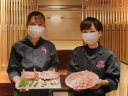 『PRETTY PORK FACTORY』新宿本店でホールスタッフを募集!