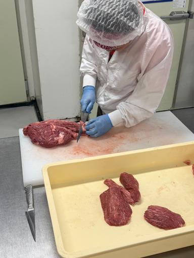 「食べるプロテイン」として人気。牛恋の代名詞となる上質な赤身肉を扱える環境です。