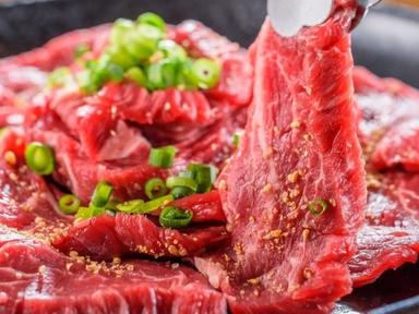 “食べるプロテイン”として人気。牛恋の代名詞となる赤身焼肉を提供しています。