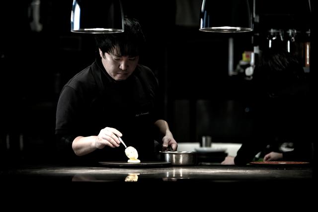 月給30万円~スタート◆国内外のゲストに向けて、一皿ごとに驚きと感動を届ける中華料理。敷居の高くないミシュラン掲載店で、接客の楽しさと奥深さに出会えます。