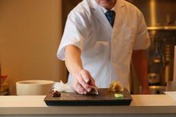 成長企業!鮨業態にて料理長候補を募集!!拡大期のいまがチャンス!!